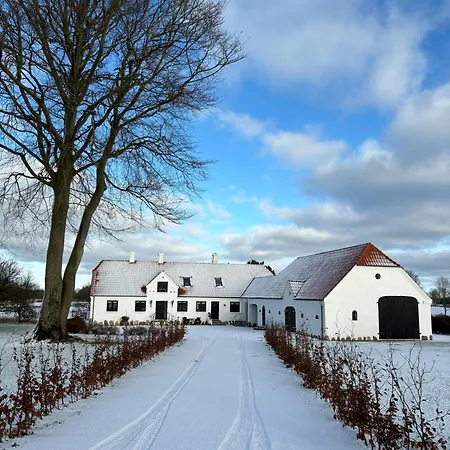 Oustrupgård Villa