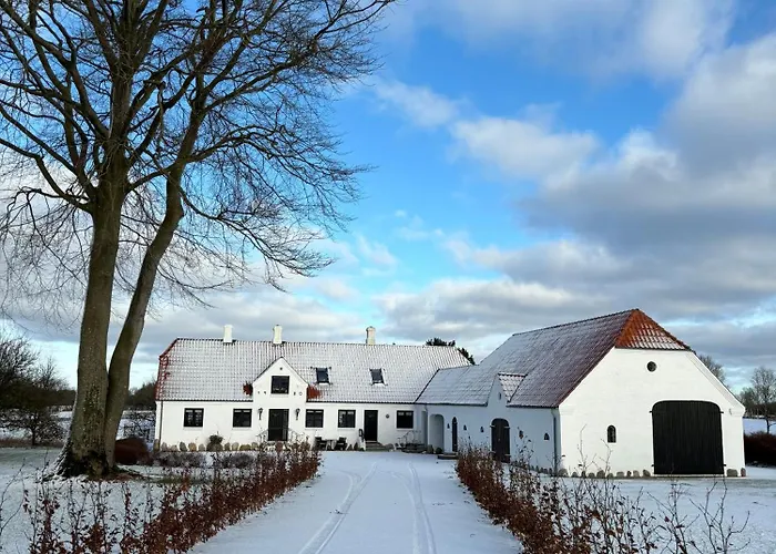 Oustrupgard Βίλα